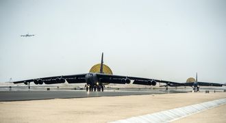 B-52H i Qatar i fjor høst. Herfra fløy de bombetokt mot IS.