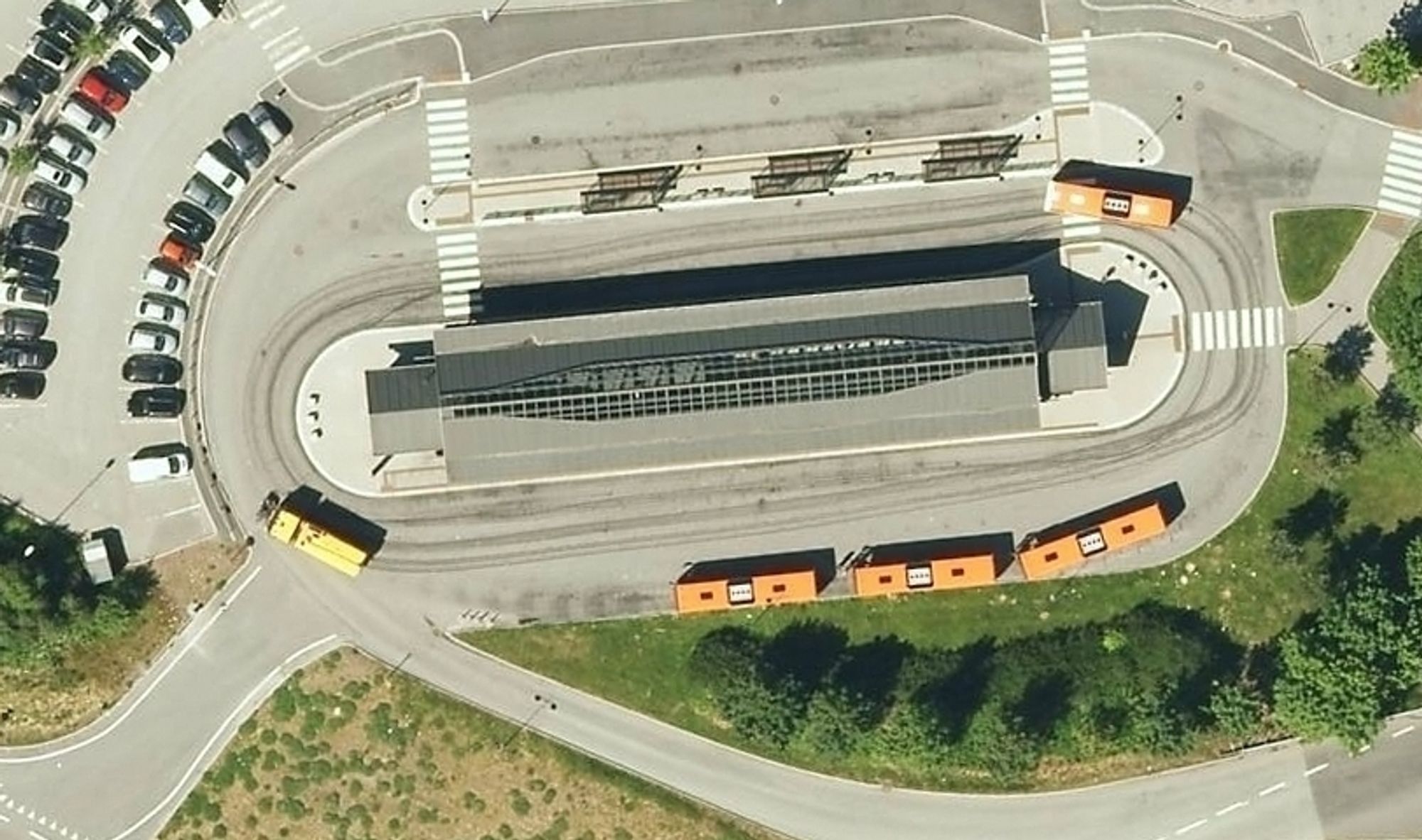 Utvidelse av denne bussterminalen ved Åsane Storsenter blir en av oppgavene til den som får samlekontrakten, sannsynligvis Staren.