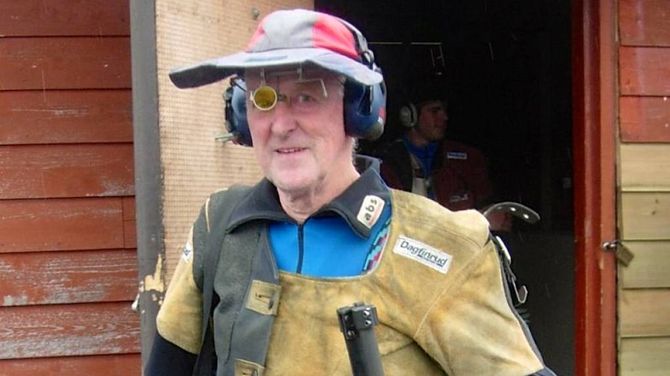 SKYTTAR: Veteran Bjarne Sandvik er på plass i Målselv. Han har både son, barnebarn og svigerdotter med seg til nord, alle skyttarar.