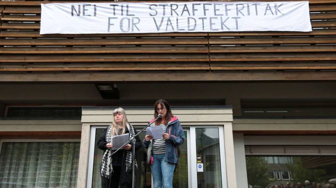 STARTA NOKO STORT: Bente Øien Hauge (t.v.) saman med Gunn Beate Sjøthun trur Andrea Voldum har starta noko stort med si historie.