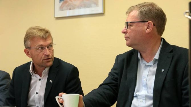 HÅPAR PÅ JA: Ordførar i Aurland, Noralv Distad (H), håpar stortingsrepresentant og medlem i Energi- og miljøkomiteen Odd Henriksen (H) og fleire med han seier ja til ei utgreiing av Flåmsvassdraget slik at ein kan setja inn flaumdempande tiltak.