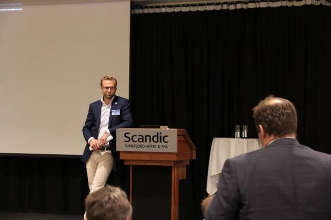 PÅ PLASS: Leiar av Transport- og kommunikasjonskomiteen på Stortinget, Nikolai Astrup (H), var på plass for å lytte til innspel og svare på spørsmål.