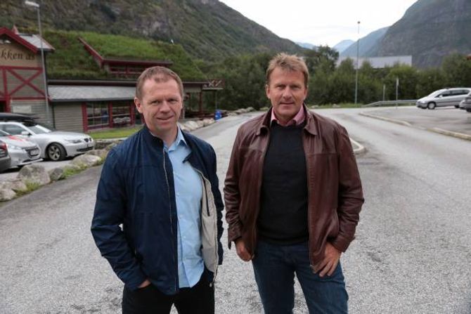 LANG VEG: Arve Tokvam og Jan Petter Vadheim har framleis ein lang veg å gå, men håpar dei til slutt kan lande den ideelle planen for Håbakken.