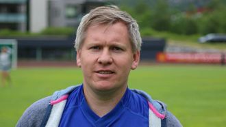 TRIST UTVIKLING: Lokalfotballkjennar, Espen Bråthen, liker ikkje at kynismen verkar å bre om seg i avdelinga.