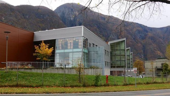 INVESTERER: Også på teknologifronten utviklar ting seg raskt. Tidlegare i år investerte fabrikken i Årdal 70 millionar i ny sagteknologi som gjer at svinnet vert mindre.