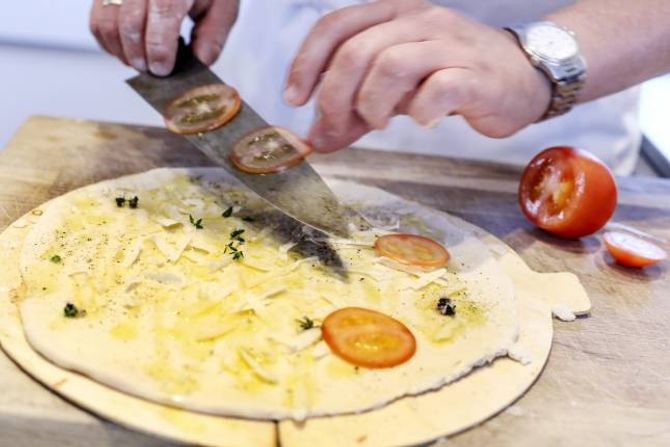 TYNN PIZZA: Blir knasande godt tilhøyr.