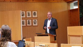 BARNEVERN: Ordførar Jan Geir Solheim skulle gjerne ha fått til samarbeid med Årdal på barnevern, men tykkjer ikkje klimaet generelt er kjøleg med naboen i nord.