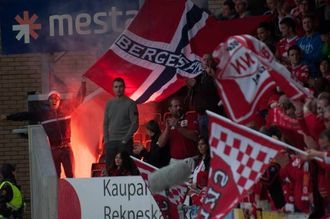 RIK HISTORIE: Bortefansen til Brann skapar alltid stor stemning når dei tek turen til Fosshaugane. Men dei har sjelda fått betalt for oppmøtet i form av poeng.
