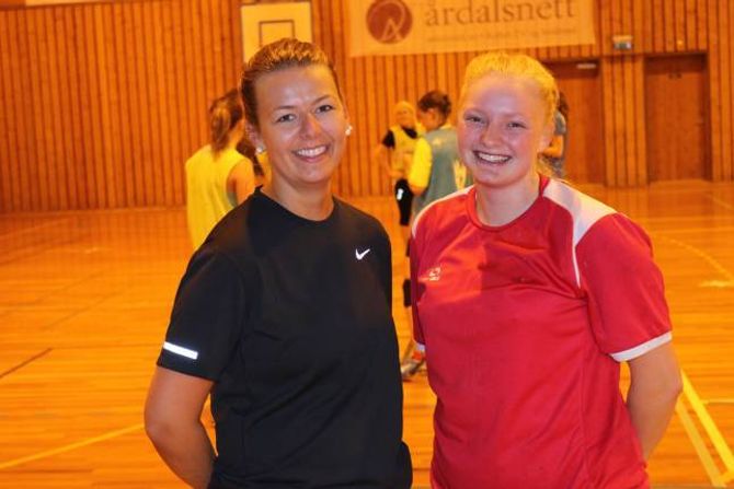 SPENNANDE: Kristina Furebotn og Vanja Thomassen Øren er spente før kampen mot Førde 2 søndag.