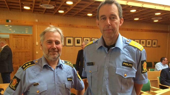 INNSTILLING: Arne Johannessen (t.v.) meiner forholda i Aurland er godt nok vurdert. Om ti dagar kjem innstillinga frå politimeister Kaare Songstad. Arkiv