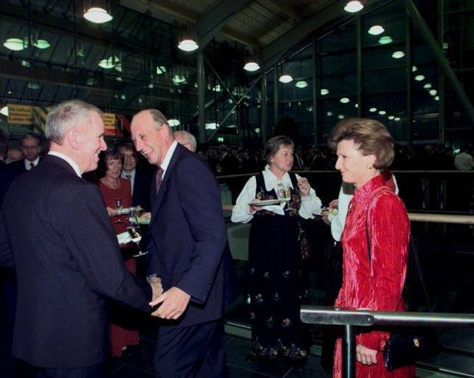 Kongen opna Gardermoen i 1998, berre seks år etter Stortinget vedtok plasseringa for den nye hovudflyplassen.