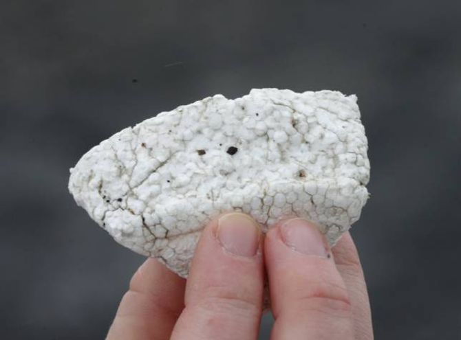 ISOPOR: Plastmateriale som lett vert fragmentert til mindre kuler.