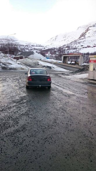 REISTE ATT: Personane som prøvde å lure unna pengar reiste frå Tyinkrysset i ein Opel Vectra med utanlanske skilt.