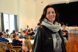 NØGD: Monica Hille tykkjer vennskapsveka styrkar både samholdet blant elevar og tilsette ved skulen.