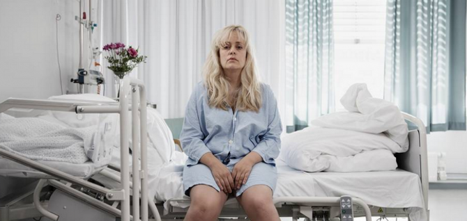 FEMININE FORVIKLINGAR: Henriette Steenstrup i filmen " Kvinner i for store herreskjorter".