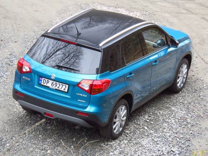 PÅ ALLE FIRE: Alle utgåvene av Vitara som selde i Noreg, har firehjulsdrift. Systemet har ein elektronisk styrt klutsj som koplar inn bakhjula ved behov.