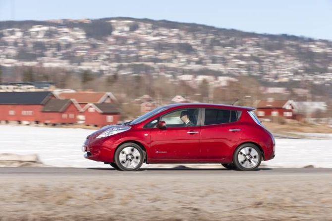 SOLID: Berre 3 av 35.000 Nissan Leaf i Europa har hatt problem med batteria.