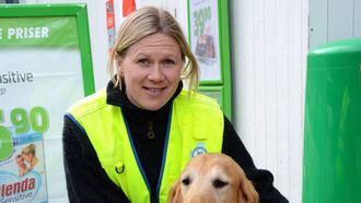 VIKTIG FRIVILLIGHEIT: – Det er viktig å syne at me finst, slik at også fleire vurderer å bli med i Røde Korps Hjelpekorps og Norske Redningshunder, seier Monika Lysne.