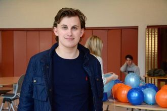 HÅPAR MANGE KJEM: Christian Rasmussen, klasserepresentant for service og samferdle i komiteen for det internasjonale arbeidet.