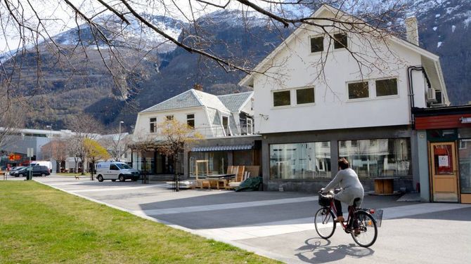 SNART OPNING: Første etasje av både bakeri og bryggeri skal opne på torget i Øvre Årdal i juni.