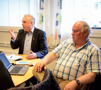 SPENNANDE FRAMOVER: Ordførar Jan Geir Solheim seier han er overraska og nedstemt av korleis rapporten om skulebruksplan er lagt fram.