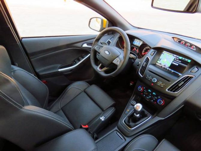 FIN FØRARPLASS: Førarplassen i Ford Focus ST er god.