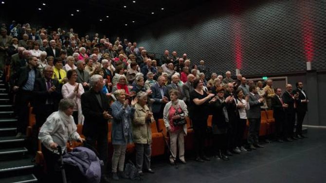 Anne Gine Hestetun fekk applaus frå ståande publikum etter talen.