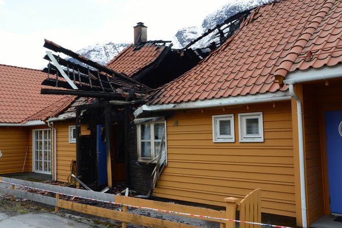 BRANN: Den eine bueininga fekk store skader av brannen, medan dei andre kan ha fått vass- og røyskadar.