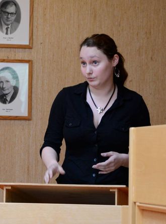 VANSKELEG SAK: – Me er ikkje datamaskinar. Måten me snakkar til kvarandre på betyr noko, seier Gro Starheimseter (Sp).
