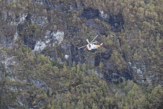 HELIKOPTER: Laurdag vart også eit Seaking-helikopter nytta i leiteaksjonen.