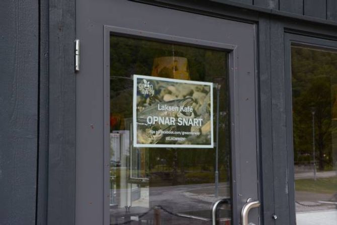 SAME NAMN: – Me vil ikkje endra namnet på kafeen. No handlar det om å få folk attende, seier Dariusz Baran som no driv Laksen Kafé.