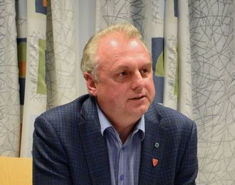 – MÅ FÅ INFORMASJON: Ordførar i Lærdal, Jan Geir Solheim, meiner bilistane bør få informasjon om manglande dekning. Arkivfoto