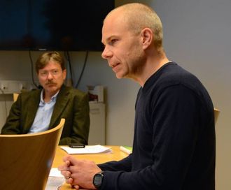 VURDERING: Johannes Myrmel, sakshandsamar i Lærdal kommune, informerte om stoda under det ekstraordinære formannskapsmøtet torsdag.