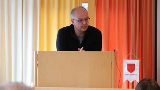 AVVENTANDE: Hilmar Høl (Ap) ville ikkje kommentere rapporteringsforma til Årdal Utvikling.