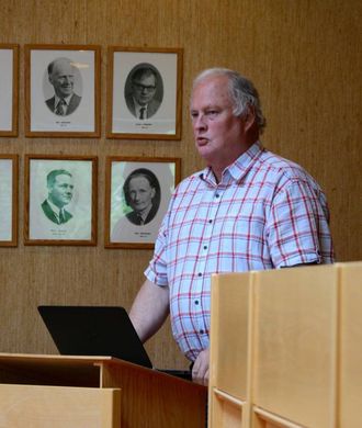 – VIKTIG Å TA DISKUSJONEN: Geir Berge Øverland (Ap) forklarar at grunnen til at rapporten også skisserar opp eigedomar som bør bli seld seinare, er fordi dei krev ein meir grundig vurdering og utgreiing.