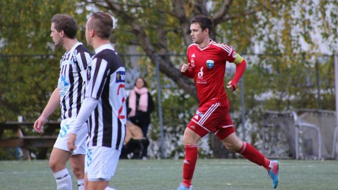 COMEBACK: Preben Strypet er no klar for haustsesongen for Årdal. På biletet har han nettopp sett ein straffe mot Spjelkavik. Arkivfoto