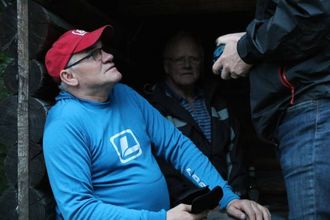 NY SNELLE: Formann i fiskeutvalet i ÅJFF, Svein Jarle Moen, viser fram den nyaste snella si.
