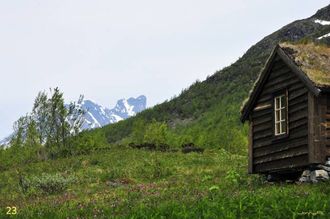 Gravdalen. I nord dukkar Austabotntindane opp.