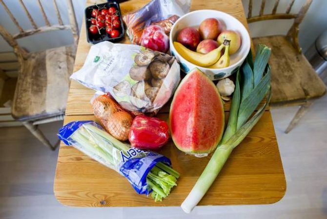 GRØNT: I tillegg til bakarvarer blir det kasta mest frukt og grønt.