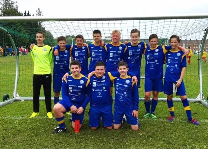 ÅTIL2: Gutar 16 år på ÅTIL2 er Tobias Herstad (framme frå venstre), Emil Hillestad og Vegard Strand. Oscar Skjerping (øvst frå venstre), Hans Skogli, Sture Hovland, Albert H. Karlsen, Jakob Hovland, Håkon Hollevik, Ivar Skogli og Sigurd Hovland.