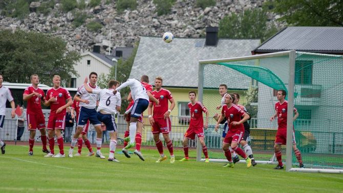 DOMINERTE: Kristiansund FK dominerte på Jotun Stadion i store delar av fyrste omgang.