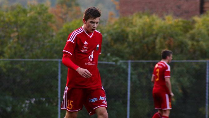 HALDNINGSPROBLEM: Straumsheim meiner unge fotballspelarar i Noreg har eit haldningsproblem når det gjeld trening.