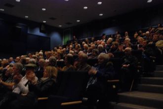 FULLSETT SAL: Det var ikkje mykje plass att i kulturhuset då forestillinga tok til.