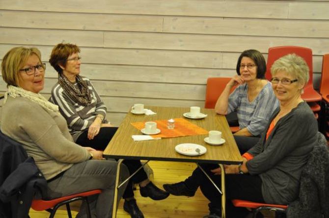 NØGDE DAMER: Gunni, Inger Johanne, Målfrid og Margrete tykkjer husflidsmessa er ein fin tradisjon.