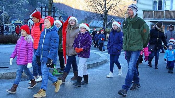 NISSETOG: Tok seg ein runde i sentrum av Lærdalsøyri.