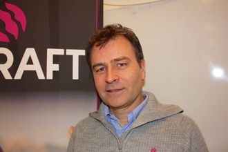 KRAFT I VATN: Dagleg leiar i Lærdal Energi Per Gullaksen. Arkivfoto