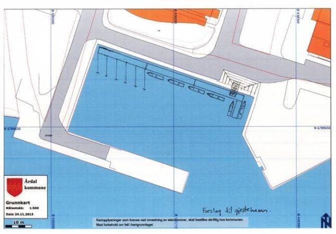 SKISSE OVER GJESTEHAMN: Plassane til høgre er til gjestebåtar og består av to tredjedelar av hamna, mens til venstre er for permanente fortøyingar. Hamna ligg i Meierihopen på Årdalstangen. ILLUSTRASJON