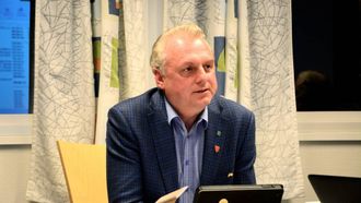 AUKE: Jan Geir Solheim, ordførar i Lærdal, seier dei jobbar stadig med å betra situasjonen. I Lærdal gjekk talet på arbeidsledige noko opp. Arkiv