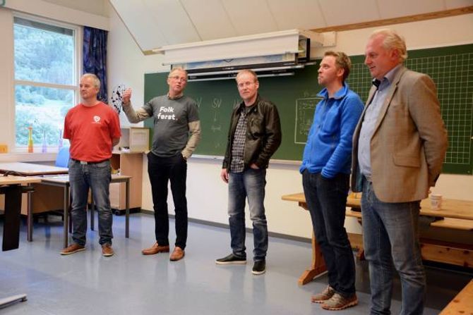 MYKJE ER OPP TIL ØKONOMIEN: Er det avsett pengar til samfunnshuset til Borgund? Kva vil de gjera med Kosen? Kvar kjem tunnelen på Ljøsne ut? Det var nokre av spørsmåla som elevane på Borgund skule stilte toppkandidatene før årets kommuneval.