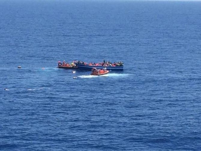 MIDDELHAVET: Det norske skipet Siem Pilot redda i august over 600 migrantar frå to trebåtar i Middelhavet.